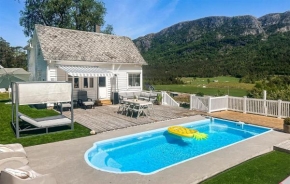 3 Bedroom Stunning Home In Vikebygd